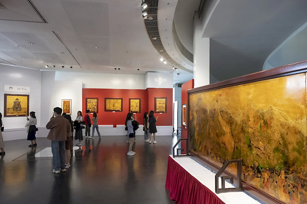 The museum attracts visitors in different ages who are passionate about Vietnamese history 